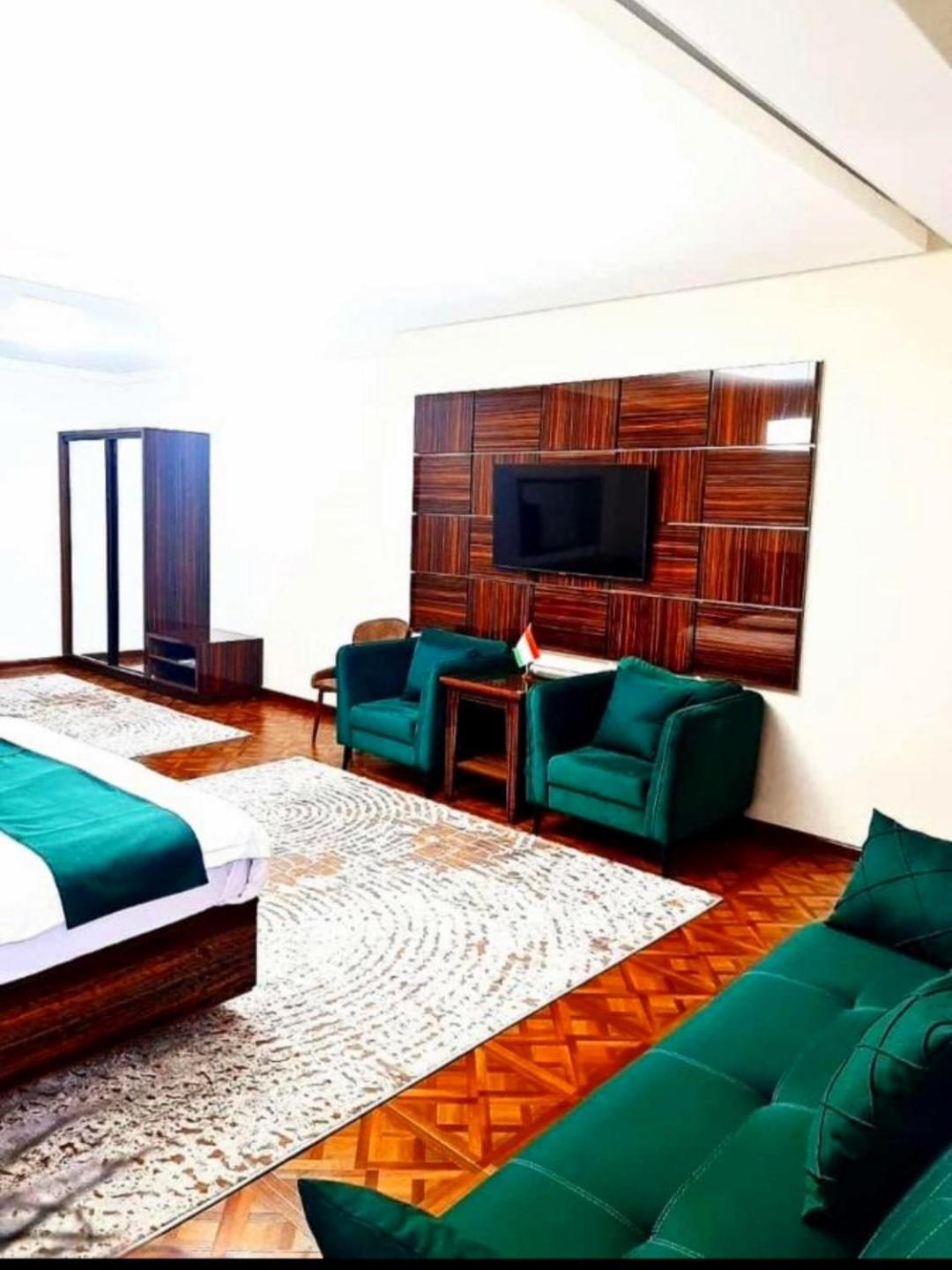 Hotel Ayni Dushanbe Bilik gambar