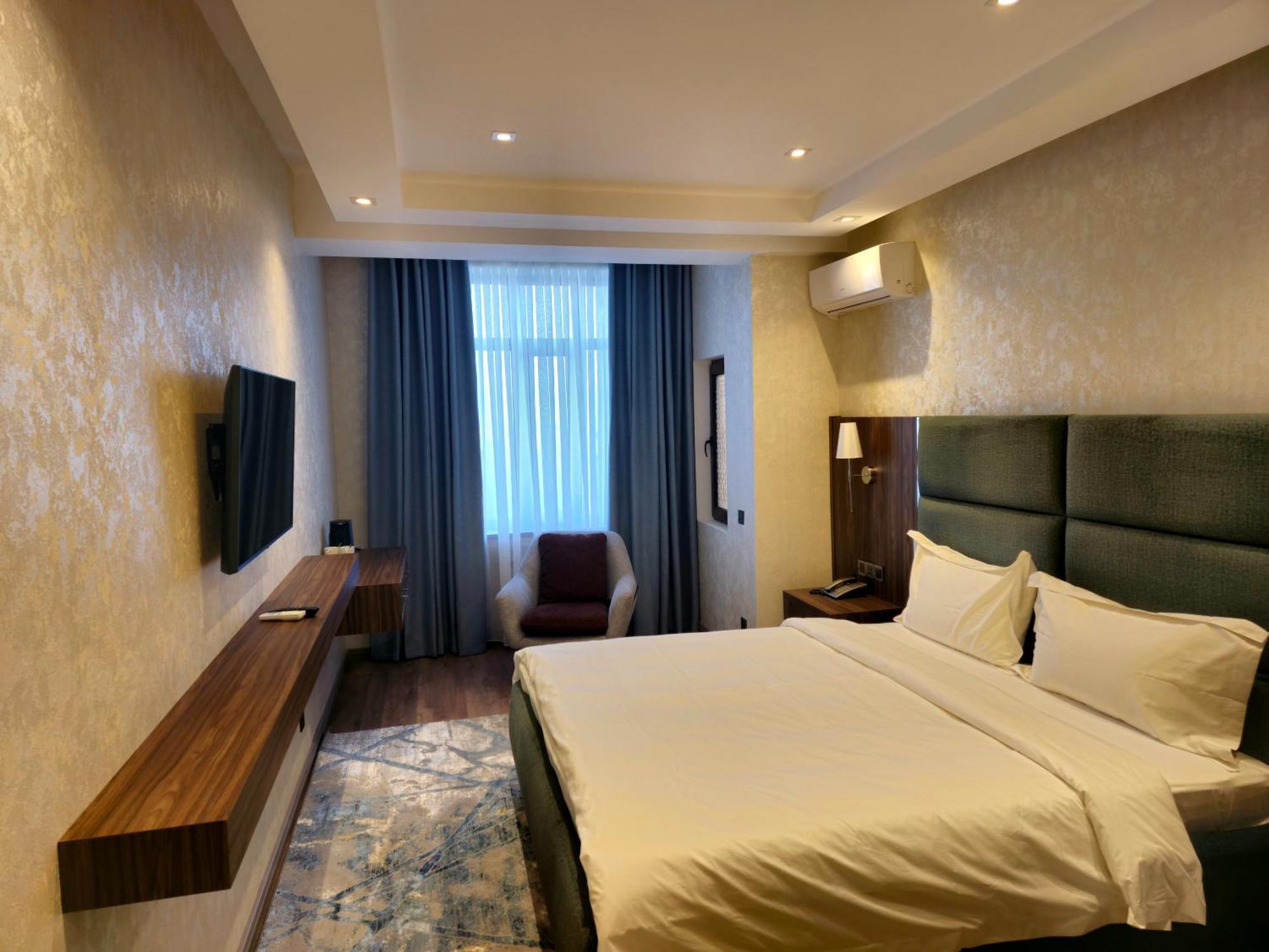 Hotel Ayni Dushanbe Bilik gambar